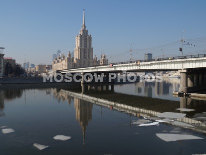 Украина и ее отражение в Москва-реке - фото №55