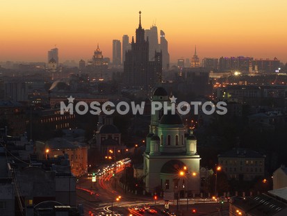 Вид в сумерки на Храм Сергия Радонежского и Сити - фото №285