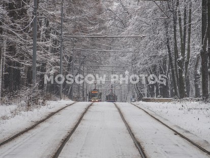 Трамвайчики в Измайлово зимой - фото №370