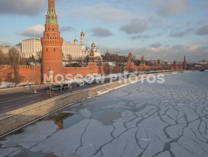 Кремль и замерзшая Москва-река - фото №320