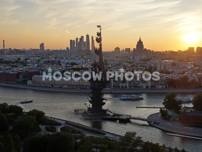 Вид на Петра Первого и Сити на закате - фото №63