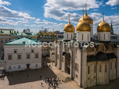 Вид с колокольни Ивана Великого на Соборную площадь - фото №692
