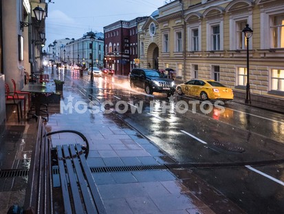 Большая Никитская улица в дождь - фото №697